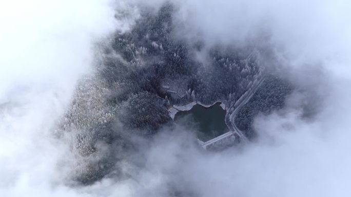 航拍雪后浙江金华北山雪景水库