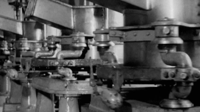 上世纪日本乡村企业工厂机械化储存茶叶