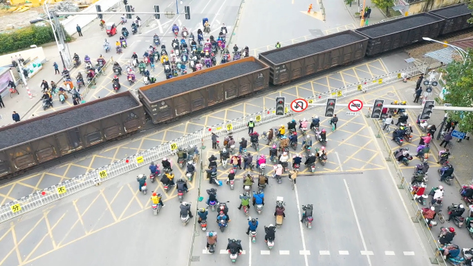 火车通过 铁道 铁路