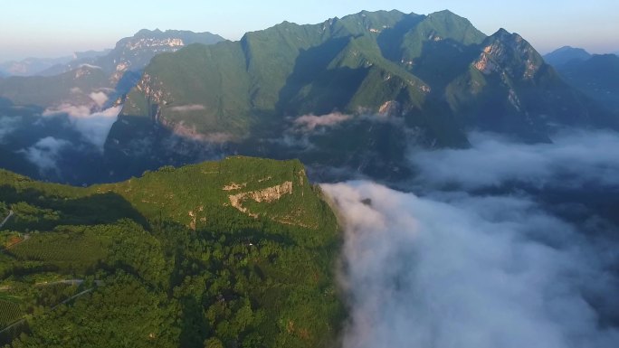 达州巴山大峡谷山岚日出