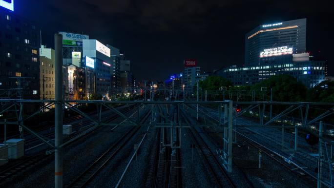 日本新大阪站前繁忙的铁路