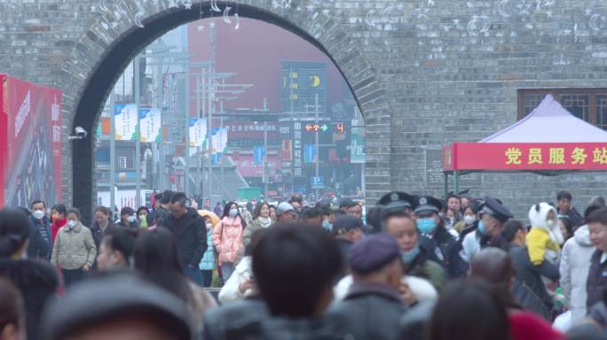 街头拥挤的人群  热闹的街头 节日氛围