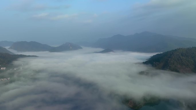 巴马赐福湖云海君澜酒店夜景