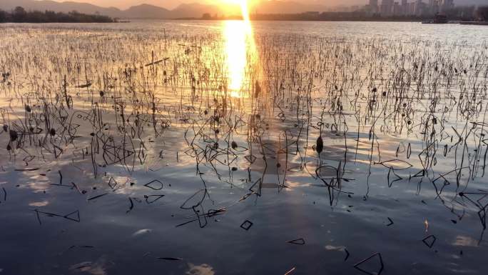 云南昆明大观园的水面日落