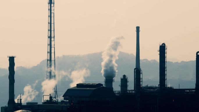 雾霾天气气候大气污染工业化工厂剪影