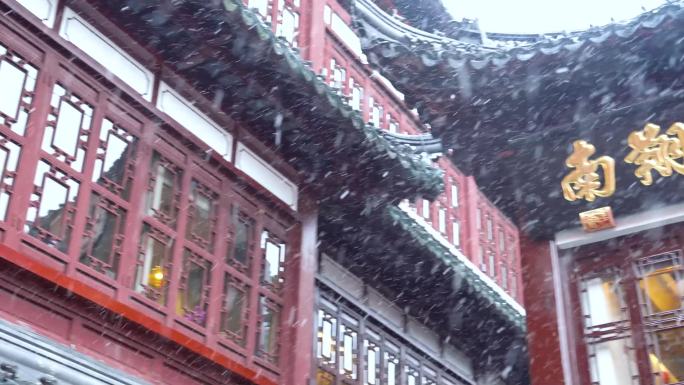 古建筑角楼楼阁漫天飞雪摇变焦
