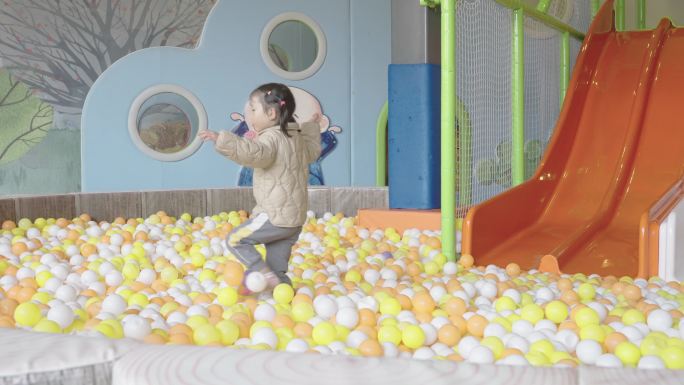室内儿童乐园海洋球4K实拍