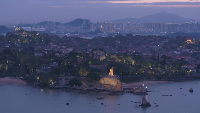 4K厦门鼓浪屿郑成功双子塔夜景城市航拍