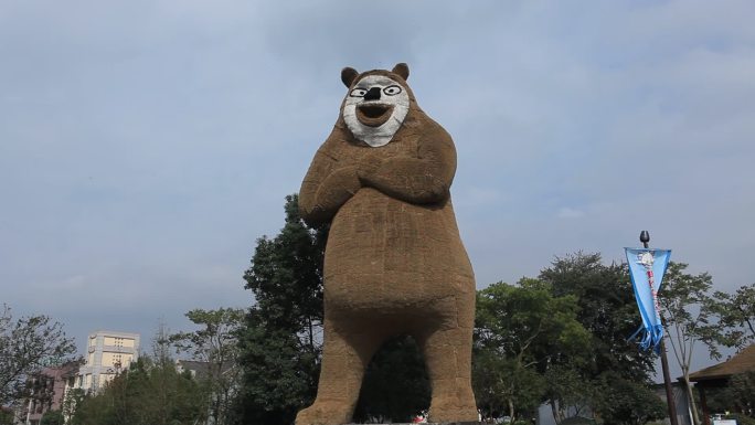 安吉田园熊出没熊大