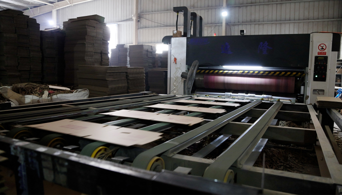 包装纸箱 印刷生产企业流水线机械化生产