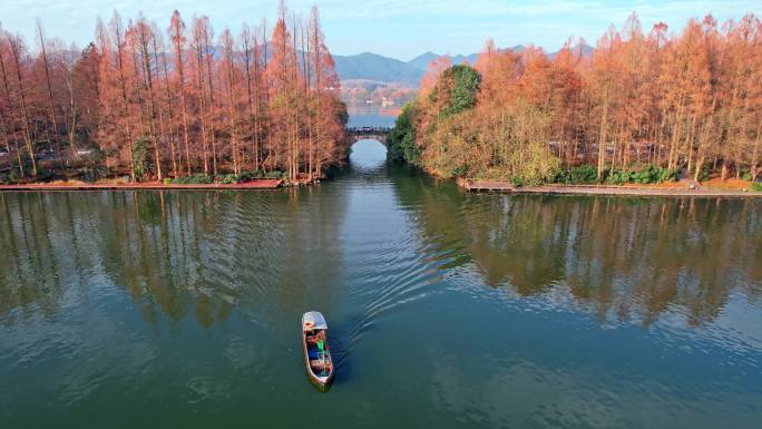 杭州西湖美景杨公堤 泛舟湖上