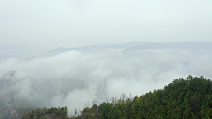 云海中的城市 山城