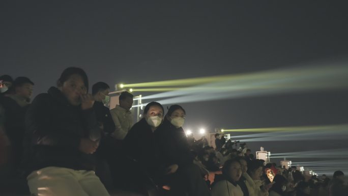 郑州只有河南戏剧幻城夜景灯光秀看台观众