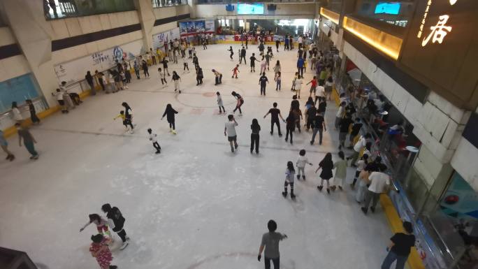 广州正佳广场溜冰场