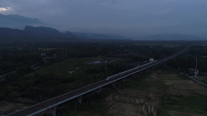 4K 四川成都青城山傍晚动车跟随航拍