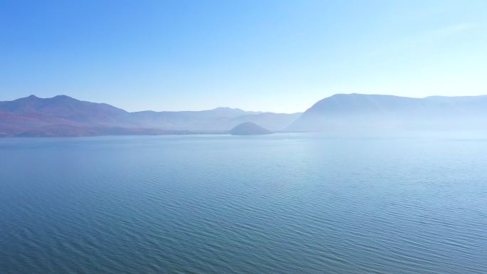 平静的湖面