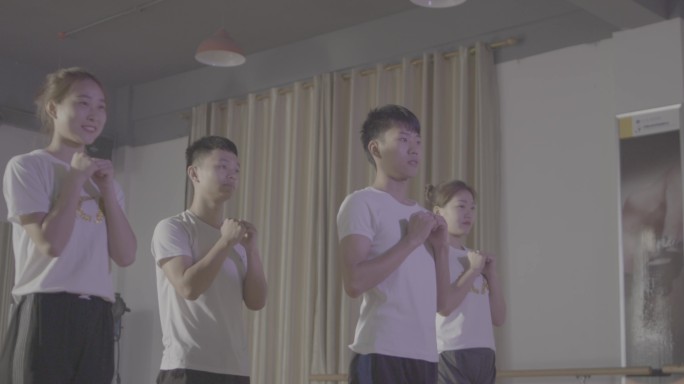 【4K灰度】大学生舞蹈排练形体室