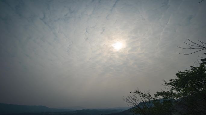 4k阳光透过云层延时空镜