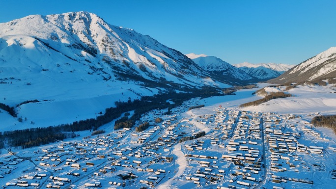 航拍新疆禾木村冬日雪景