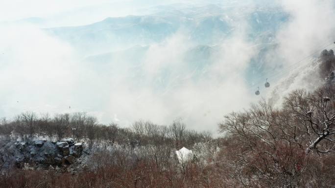 航拍焦作云台山凤凰岭索道云海雪景