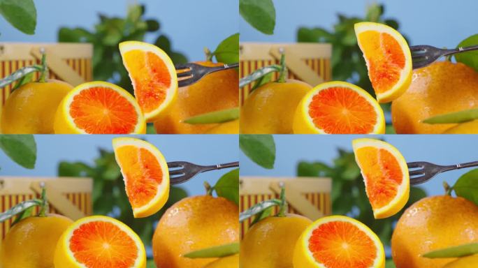 叉子叉起一块橙子展示