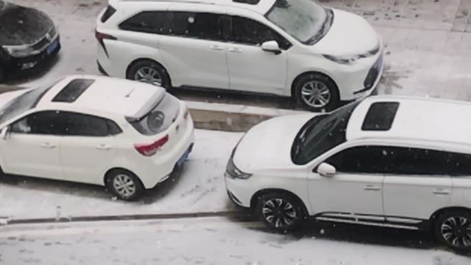 雪花 飘落 汽车 地面