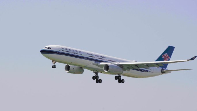 中国南航飞机起飞降落