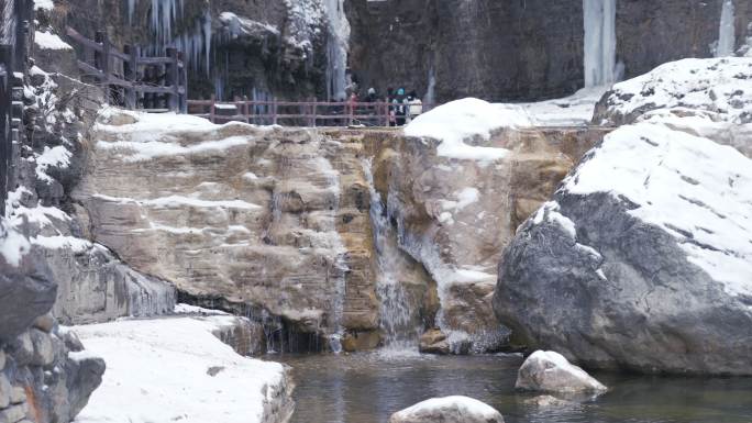 云台山泉瀑峡冬季泉水