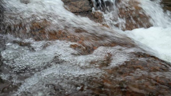 水花泉水叮咚