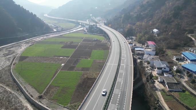 高速公路大路山间高速交通枢纽航拍4K