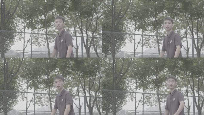 【4K灰度】男子打网球室外网球场