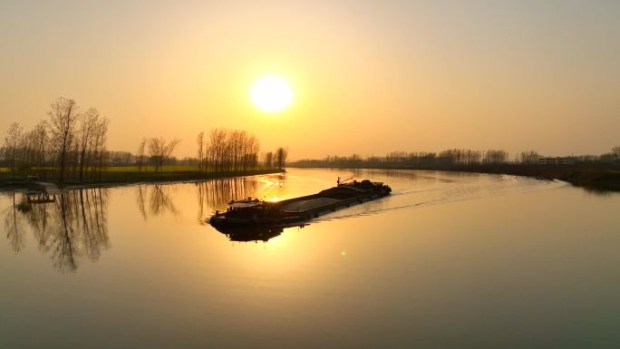 夕阳河面运输 落日夕阳唯美日落 运粮船