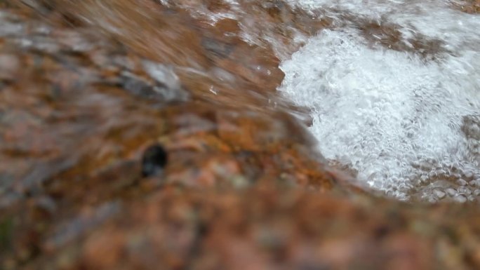 泉水叮咚溪流山谷