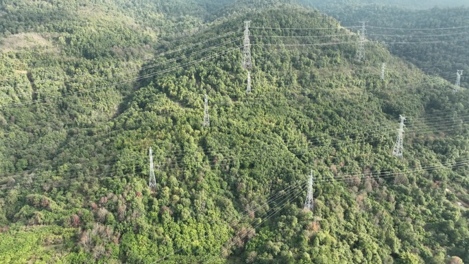 山上电网铁塔电线航拍乡村农村深山电力输送