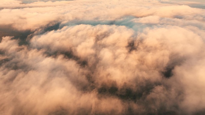 山峰森林云海阳光云雾缭绕自然景观风景航拍