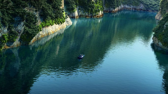 北京延庆龙庆峡谷河水漂流划船旅游度假村