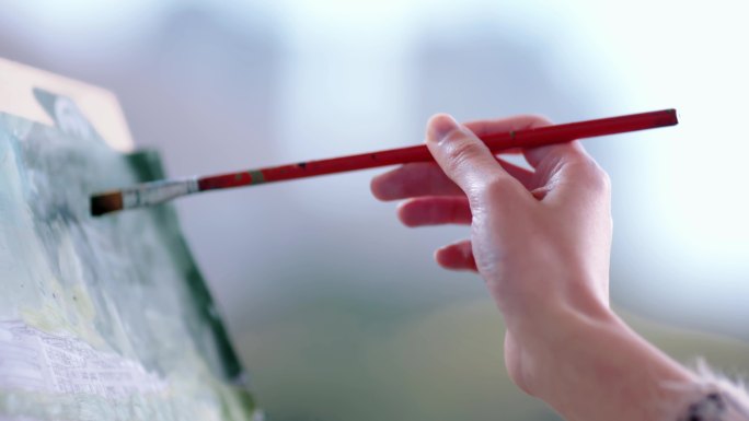 【4K】女子手握画笔画画美女手