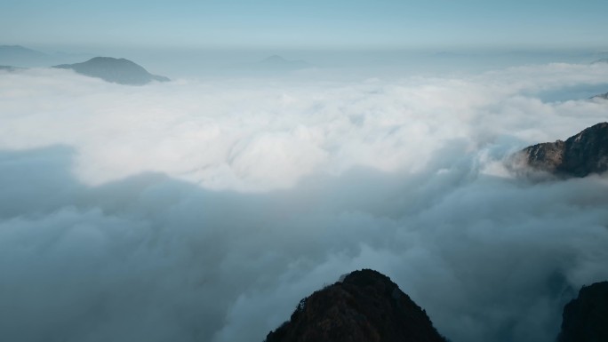 山顶云海游客山高人为峰