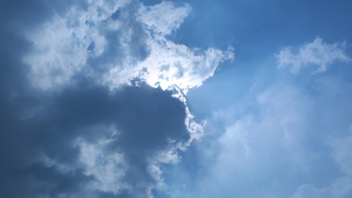 冲破云层 重见天日