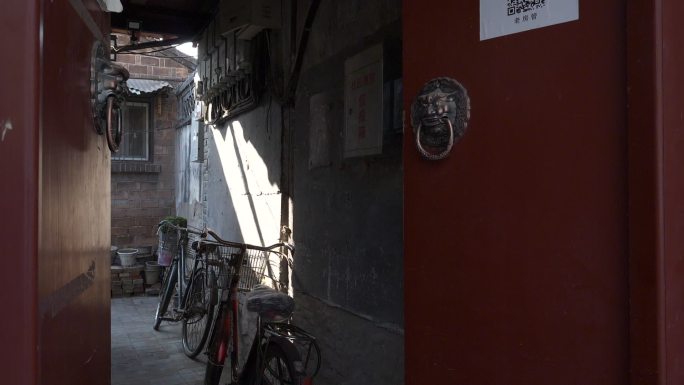 老北京胡同里的自行车