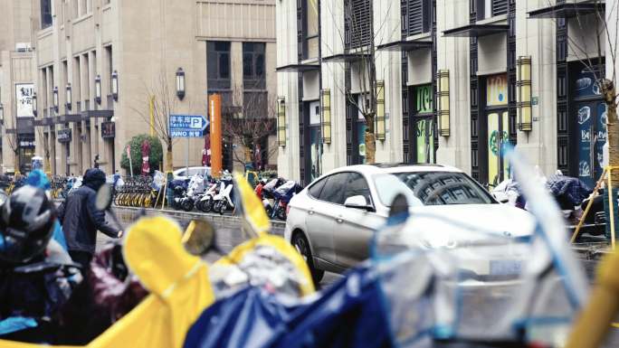 雨季下雨马路道路交通滴滴答答