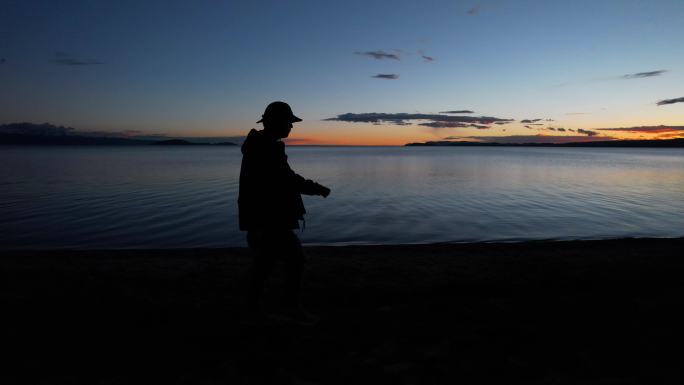 夕阳背影唯美夕阳海边剪影《侵权必究》