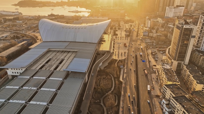 山东烟台站火车高铁站航拍城市风景