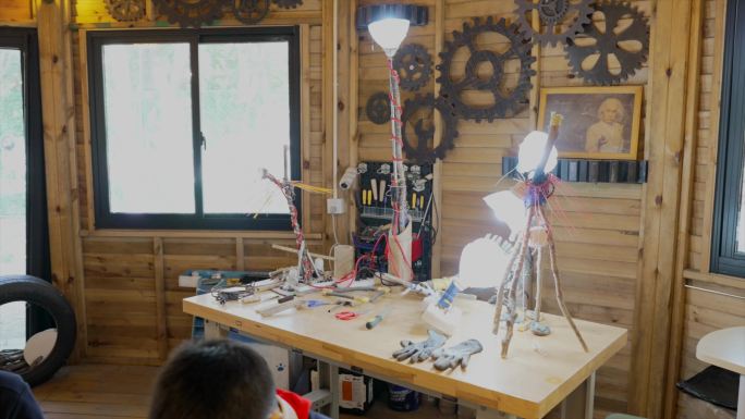 4K学校学生手工小创客积木机器人创新课堂