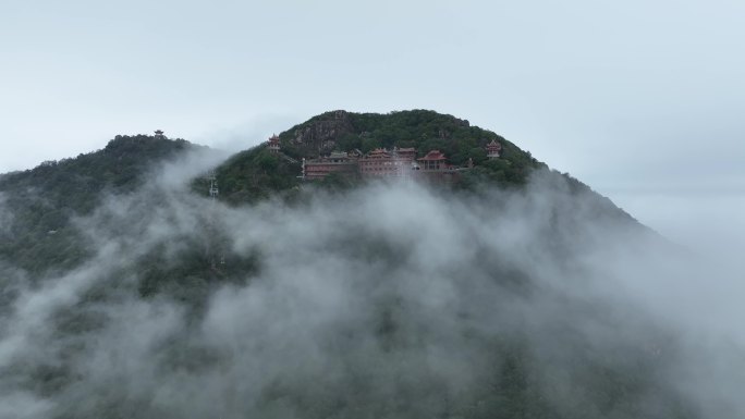 森林云海航拍山峰云雾缭绕雨后山林山脉风景