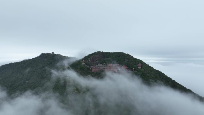 森林云海航拍山峰云雾缭绕雨后山林山脉风景