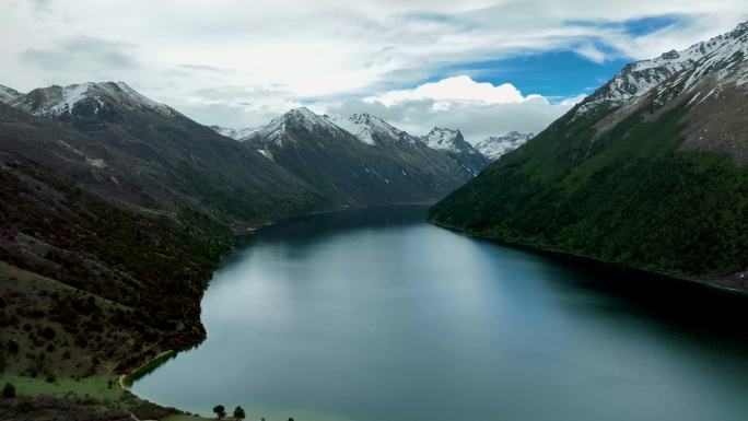 雪山湖泊内陆湖