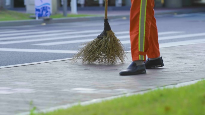 城市环卫工人保洁清扫马路捡垃圾扫地保洁