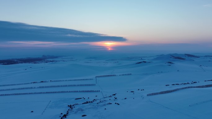 大兴安岭丘陵地带雪景夕阳