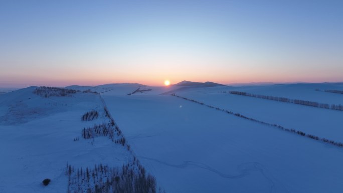 航拍大兴安岭丘陵雪野夕阳